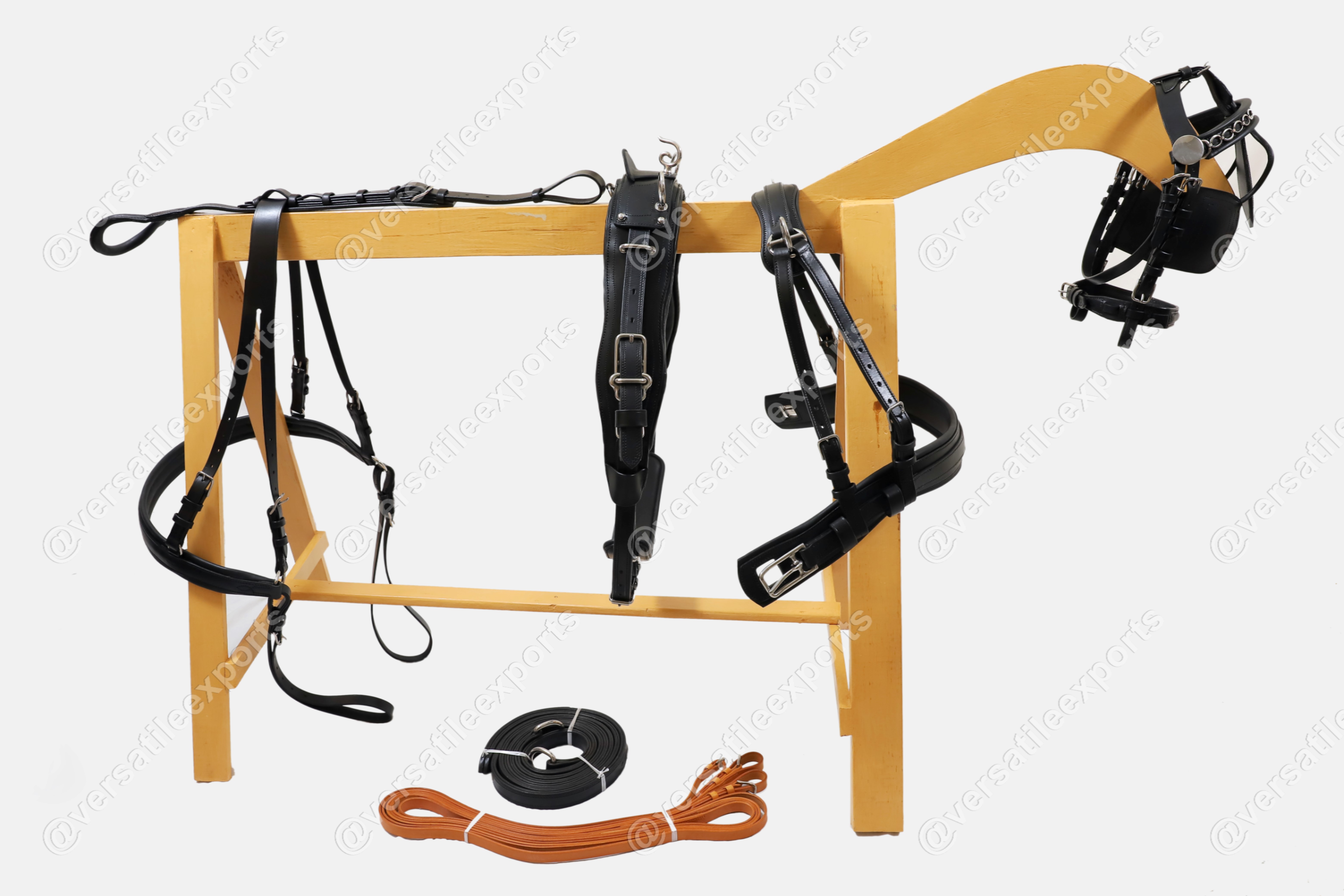Driving Harness with Curved Breastplate